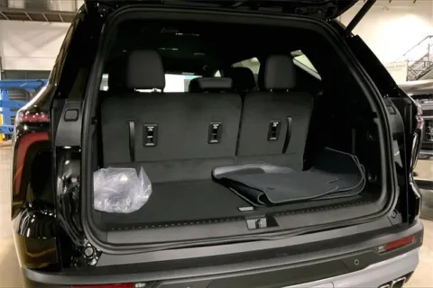 More photos of 2026 Chevrolet Traverse LT at Cable Dahmer Chevrolet of Kansas City, MO