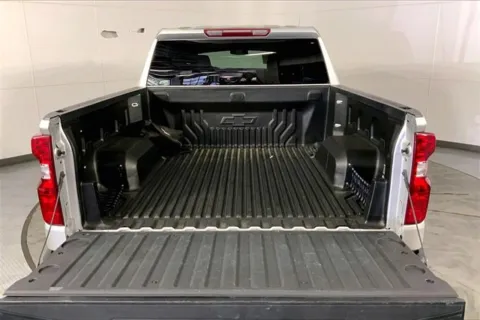 More photos of 2022 Chevrolet Silverado 1500 LT (2FL) at Cable Dahmer Chevrolet of Kansas City, MO