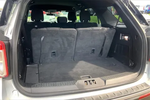 More photos of 2020 Ford Explorer XLT at Cable Dahmer Chevrolet of Kansas City, MO