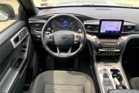More photos of 2020 Ford Explorer XLT at Cable Dahmer Chevrolet of Kansas City, MO