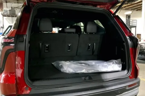 More photos of 2025 Chevrolet Traverse Z71 at Cable Dahmer Chevrolet of Kansas City, MO