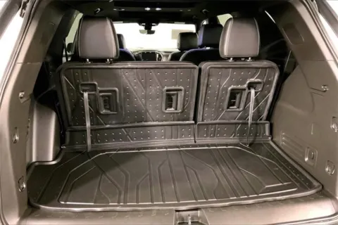 More photos of 2023 Chevrolet Traverse LT Leather at Cable Dahmer Chevrolet of Kansas City, MO
