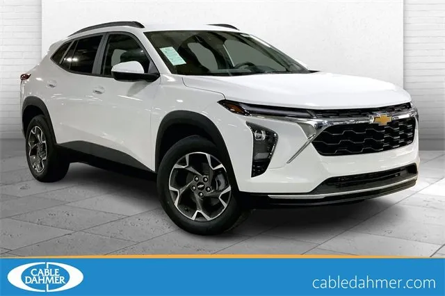 White 2025 Chevrolet Trax LT for sale in Kansas City, MO