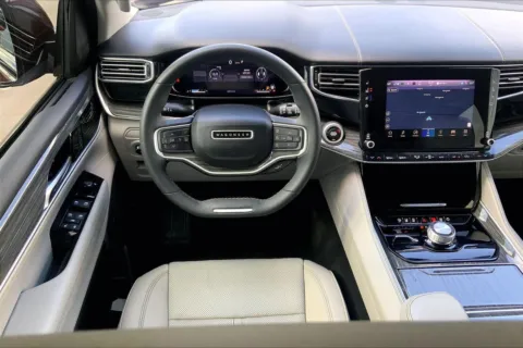 More photos of 2022 Jeep Wagoneer Series II at Cable Dahmer Chevrolet of Kansas City, MO