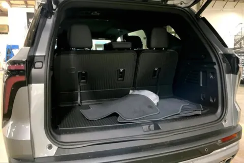 More photos of 2026 Chevrolet Traverse LT at Cable Dahmer Chevrolet of Kansas City, MO
