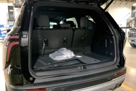 More photos of 2026 Chevrolet Traverse LT at Cable Dahmer Chevrolet of Kansas City, MO