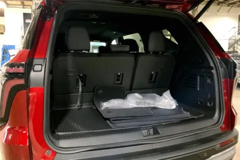 More photos of 2026 Chevrolet Traverse LT at Cable Dahmer Chevrolet of Kansas City, MO