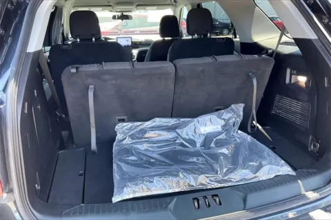 More photos of 2022 Ford Explorer XLT at Cable Dahmer Chevrolet of Kansas City, MO