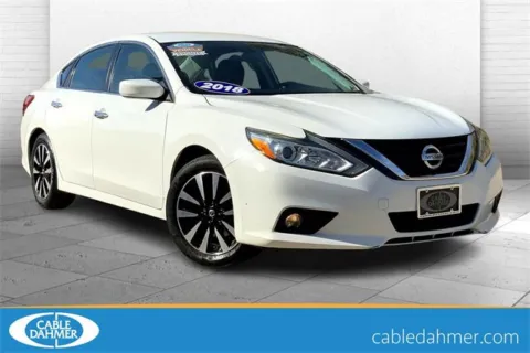 White 2018 Nissan Altima 2.5 SV for sale in Kansas City, MO