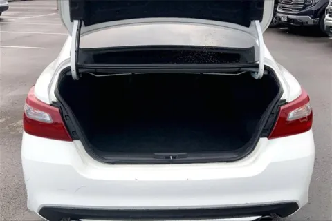 More photos of 2018 Nissan Altima 2.5 SV at Cable Dahmer Chevrolet of Kansas City, MO