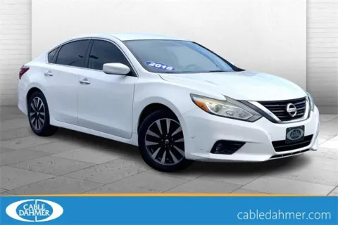 White 2018 Nissan Altima 2.5 SV for sale in Kansas City, MO