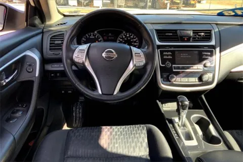 More photos of 2018 Nissan Altima 2.5 SV at Cable Dahmer Chevrolet of Kansas City, MO
