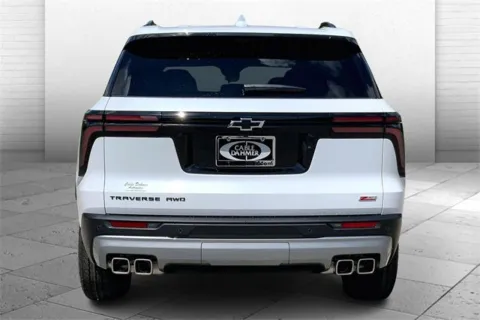 More photos of 2026 Chevrolet Traverse Z71 at Cable Dahmer Chevrolet of Kansas City, MO