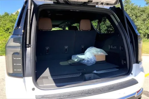 More photos of 2025 Chevrolet Suburban High Country at Cable Dahmer Chevrolet of Kansas City, MO