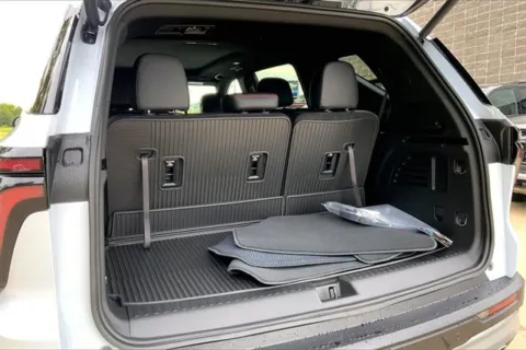 More photos of 2026 Chevrolet Traverse Z71 at Cable Dahmer Chevrolet of Kansas City, MO