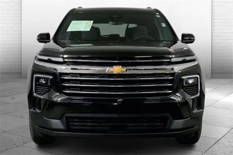 Photos of 2025 Chevrolet Traverse LT for sale in Kansas City, MO at Cable Dahmer Chevrolet of Kansas City