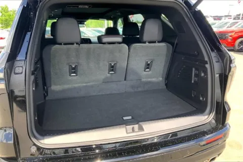 More photos of 2025 Chevrolet Traverse RS at Cable Dahmer Chevrolet of Kansas City, MO