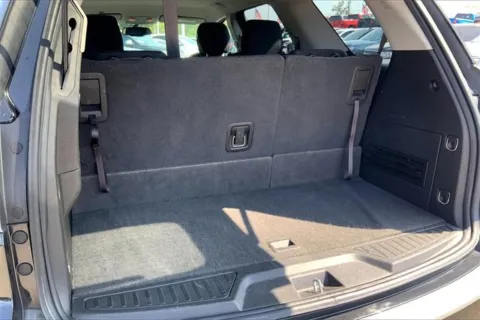More photos of 2013 GMC Acadia SLE at Cable Dahmer Chevrolet of Kansas City, MO
