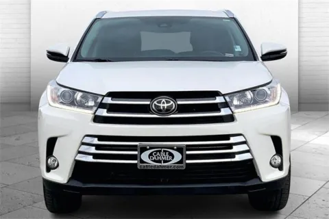 Photos of 2017 Toyota Highlander Limited for sale in Kansas City, MO at Cable Dahmer Chevrolet of Kansas City