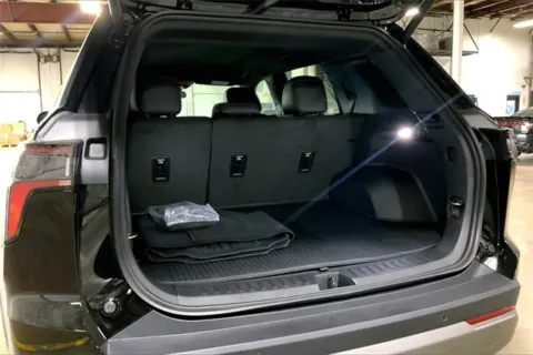 More photos of 2026 Chevrolet Equinox LT at Cable Dahmer Chevrolet of Kansas City, MO