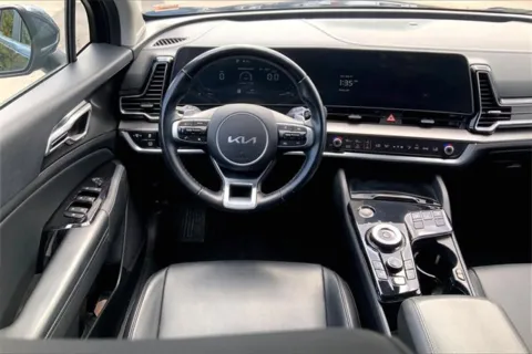 More photos of 2023 Kia Sportage Hybrid EX at Cable Dahmer Chevrolet of Kansas City, MO