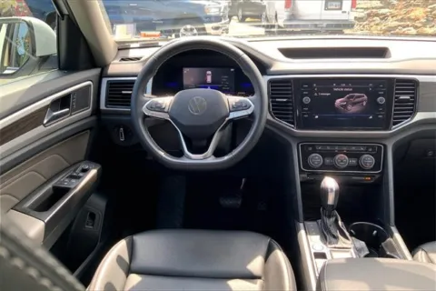 More photos of 2022 Volkswagen Atlas 3.6L V6 SE w/Technology at Cable Dahmer Chevrolet of Kansas City, MO
