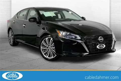 Black 2023 Nissan Altima 2.5 SL for sale in Kansas City, MO