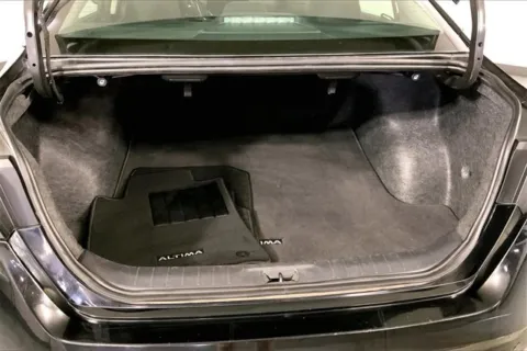 More photos of 2023 Nissan Altima 2.5 SL at Cable Dahmer Chevrolet of Kansas City, MO
