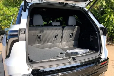 More photos of 2026 Chevrolet Traverse High Country at Cable Dahmer Chevrolet of Kansas City, MO