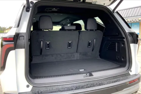 More photos of 2026 Chevrolet Traverse LT at Cable Dahmer Chevrolet of Kansas City, MO