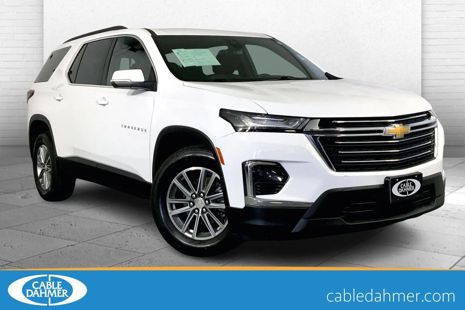 White 2023 Chevrolet Traverse LT Cloth for sale in Kansas City, MO