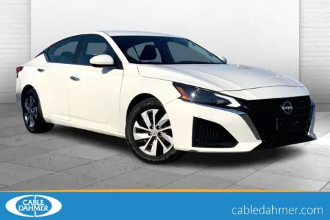 White 2023 Nissan Altima 2.5 S for sale in Kansas City, MO