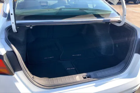 More photos of 2023 Nissan Altima 2.5 S at Cable Dahmer Chevrolet of Kansas City, MO