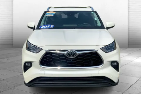 Photos of 2021 Toyota Highlander Limited for sale in Kansas City, MO at Cable Dahmer Chevrolet of Kansas City