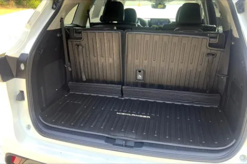 More photos of 2021 Toyota Highlander Limited at Cable Dahmer Chevrolet of Kansas City, MO