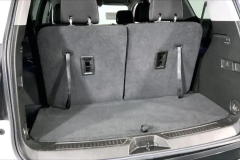 More photos of 2023 GMC Acadia SLE at Cable Dahmer Chevrolet of Kansas City, MO