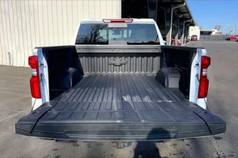 More photos of 2026 Chevrolet Silverado 1500 LT Trail Boss at Cable Dahmer Chevrolet of Kansas City, MO