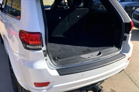 More photos of 2019 Jeep Grand Cherokee Altitude at Cable Dahmer Chevrolet of Kansas City, MO