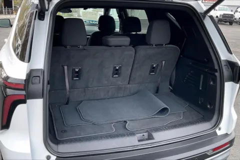 More photos of 2025 Chevrolet Traverse LT at Cable Dahmer Chevrolet of Independence, MO