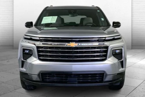 Photos of 2025 Chevrolet Traverse LT for sale in Independence, MO at Cable Dahmer Chevrolet of Independence