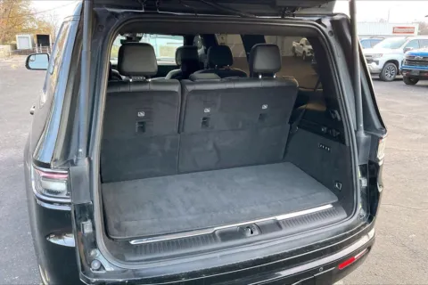 More photos of 2022 Jeep Grand Wagoneer Series II Obsidian at Cable Dahmer Chevrolet of Independence, MO