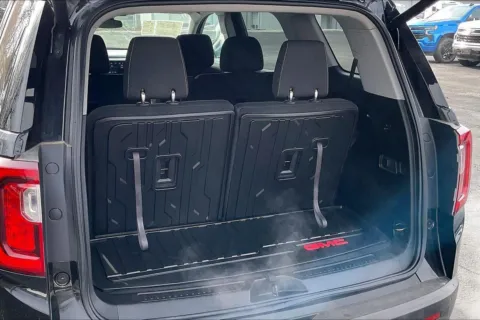 More photos of 2023 GMC Acadia SLE at Cable Dahmer Chevrolet of Independence, MO