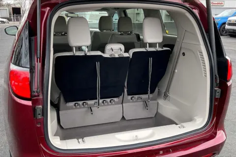 More photos of 2017 Chrysler Pacifica Touring at Cable Dahmer Chevrolet of Independence, MO