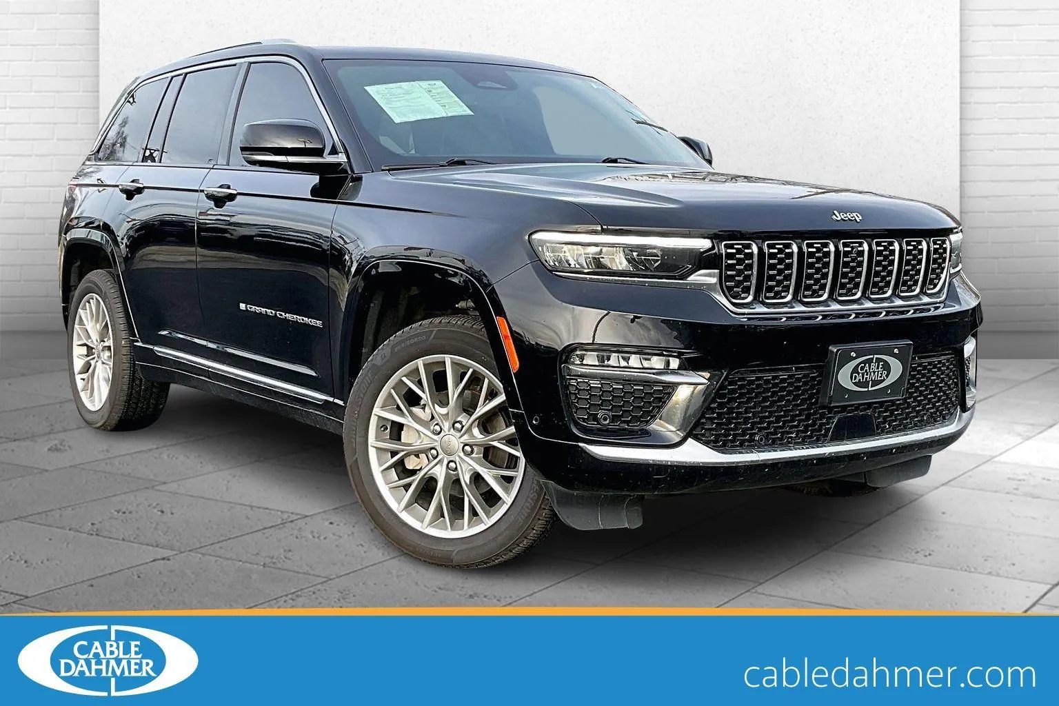 Black 2023 Jeep Grand Cherokee Summit for sale in Independence, MO