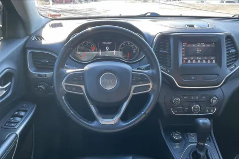 More photos of 2019 Jeep Cherokee Latitude Plus at Cable Dahmer Chevrolet of Independence, MO