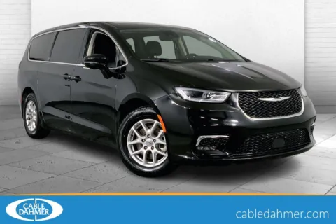 Black 2024 Chrysler Pacifica Touring L for sale in Independence, MO