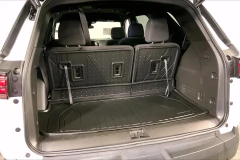 More photos of 2022 Chevrolet Traverse LT Cloth at Cable Dahmer Chevrolet of Independence, MO