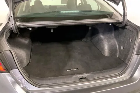 More photos of 2024 Nissan Altima 2.5 SR at Cable Dahmer Chevrolet of Independence, MO