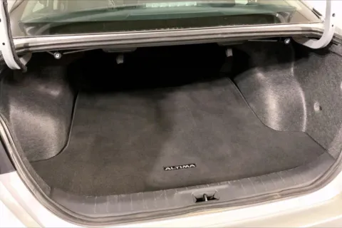 More photos of 2024 Nissan Altima 2.5 SR at Cable Dahmer Chevrolet of Independence, MO