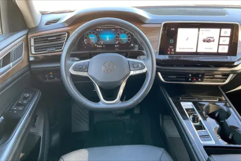 More photos of 2024 Volkswagen Atlas 2.0T SE w/Technology at Cable Dahmer Chevrolet of Independence, MO